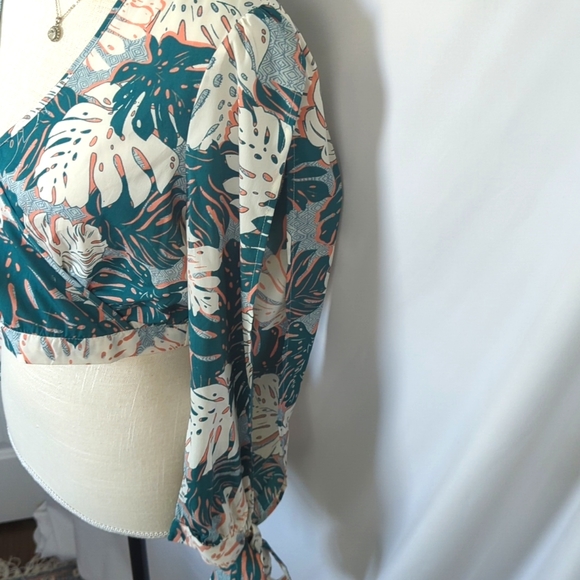 NASTY GAL Palm Print Cropped Top  NWT (Size 12) - Picture 3 of 8